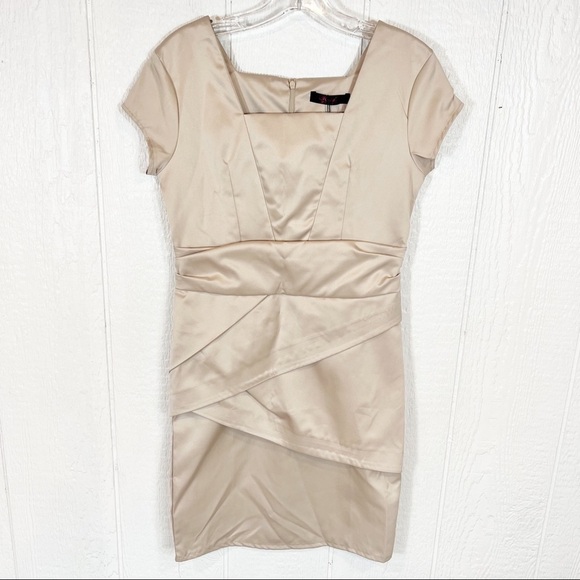NEW Ruidiya Fashions Tan Short Sleeve Mini Dress Size 5 / 6 - Picture 1 of 9
